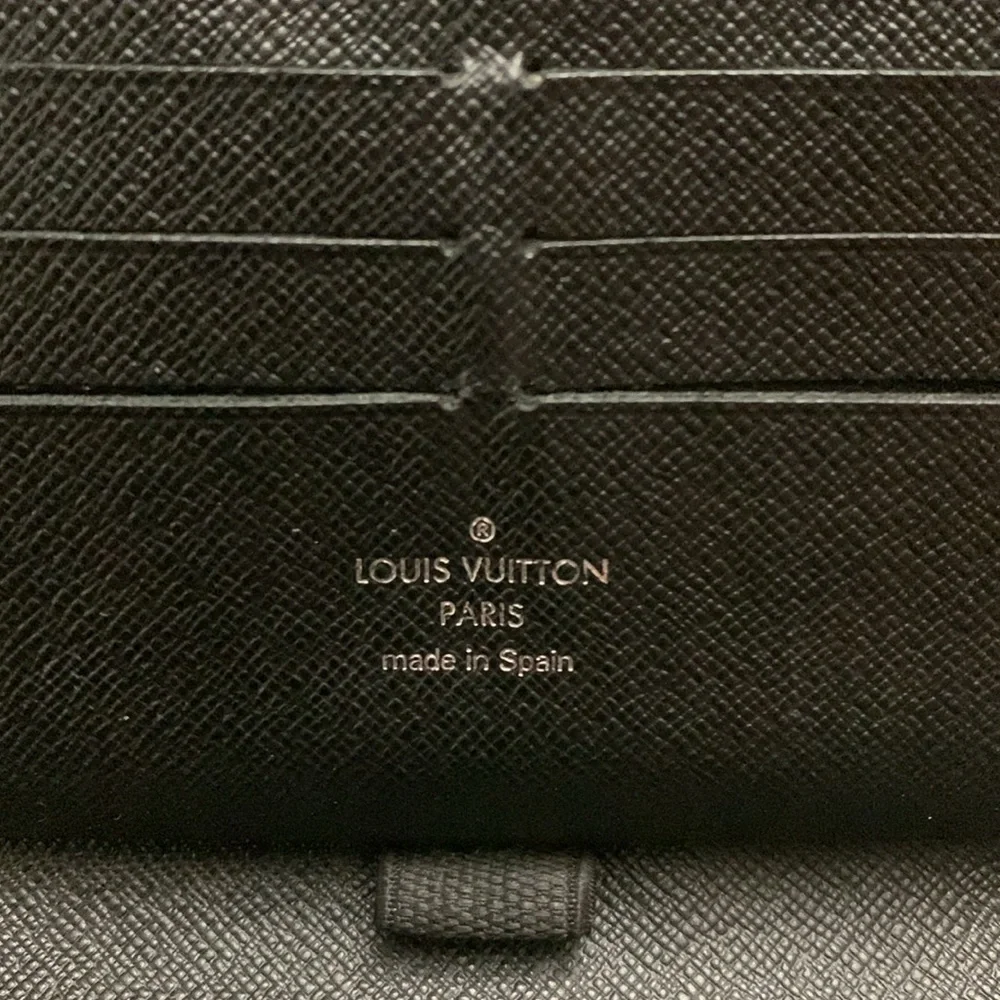 Louis Vuitton 2013 Epi Leather Zippy Organizer Wallet GUC box dustcover